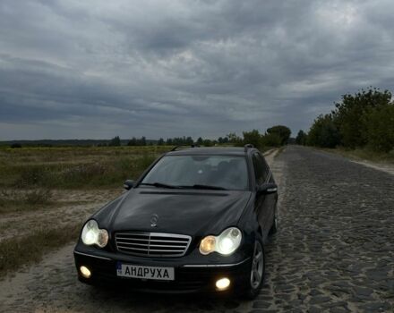 Черный Мерседес 220, объемом двигателя 2.1 л и пробегом 321 тыс. км за 6200 $, фото 4 на Automoto.ua