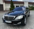Чорний Мерседес 220, об'ємом двигуна 4.7 л та пробігом 156 тис. км за 9200 $, фото 1 на Automoto.ua