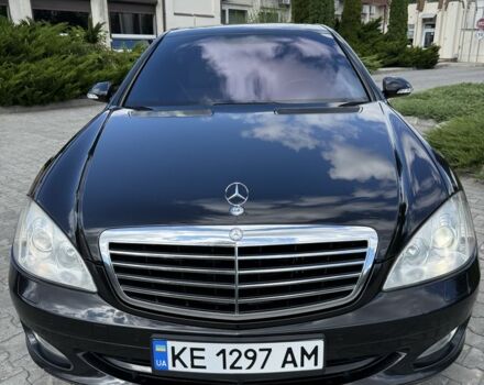 Чорний Мерседес 220, об'ємом двигуна 4.7 л та пробігом 156 тис. км за 9200 $, фото 1 на Automoto.ua