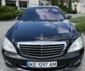 Чорний Мерседес 220, об'ємом двигуна 4.7 л та пробігом 156 тис. км за 9200 $, фото 1 на Automoto.ua