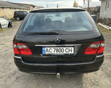 Черный Мерседес 220, объемом двигателя 2.1 л и пробегом 396 тыс. км за 8500 $, фото 3 на Automoto.ua