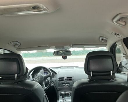 Черный Мерседес 220, объемом двигателя 0 л и пробегом 280 тыс. км за 7799 $, фото 4 на Automoto.ua