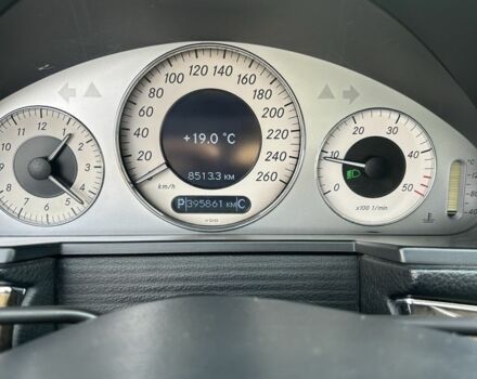 Черный Мерседес 220, объемом двигателя 2.1 л и пробегом 396 тыс. км за 8500 $, фото 12 на Automoto.ua