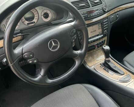 Черный Мерседес 220, объемом двигателя 2.1 л и пробегом 396 тыс. км за 8500 $, фото 11 на Automoto.ua