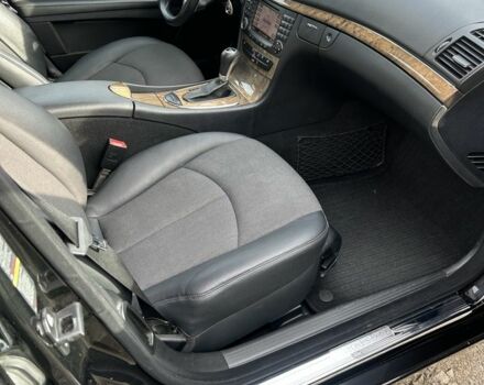 Черный Мерседес 220, объемом двигателя 2.1 л и пробегом 396 тыс. км за 8500 $, фото 17 на Automoto.ua