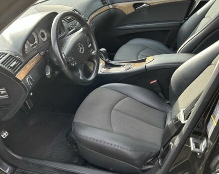 Черный Мерседес 220, объемом двигателя 2.1 л и пробегом 396 тыс. км за 8500 $, фото 9 на Automoto.ua