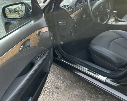 Черный Мерседес 220, объемом двигателя 2.1 л и пробегом 396 тыс. км за 8500 $, фото 10 на Automoto.ua