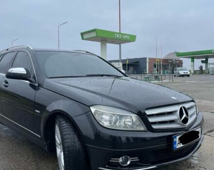 Черный Мерседес 220, объемом двигателя 0 л и пробегом 280 тыс. км за 7799 $, фото 1 на Automoto.ua