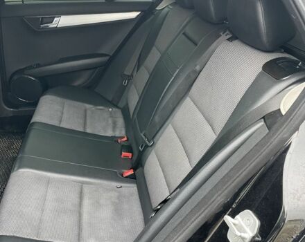 Черный Мерседес 220, объемом двигателя 0 л и пробегом 280 тыс. км за 7799 $, фото 6 на Automoto.ua