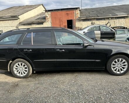 Черный Мерседес 220, объемом двигателя 2.1 л и пробегом 396 тыс. км за 8500 $, фото 5 на Automoto.ua