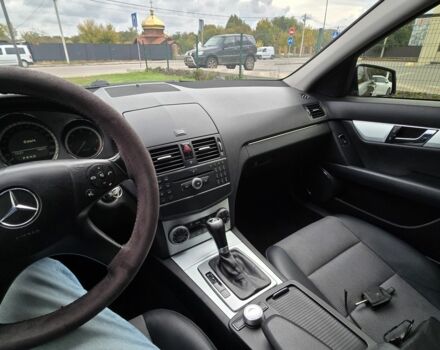 Черный Мерседес 220, объемом двигателя 2.2 л и пробегом 294 тыс. км за 7900 $, фото 3 на Automoto.ua