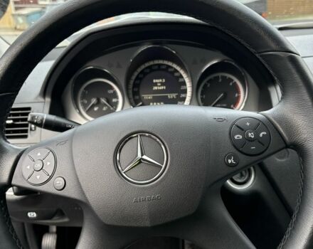 Чорний Мерседес 220, об'ємом двигуна 2.1 л та пробігом 280 тис. км за 10900 $, фото 21 на Automoto.ua