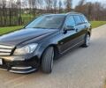 Черный Мерседес 220, объемом двигателя 2.1 л и пробегом 368 тыс. км за 9900 $, фото 5 на Automoto.ua