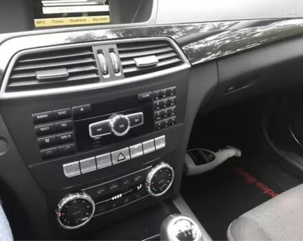 Чорний Мерседес 220, об'ємом двигуна 2.2 л та пробігом 310 тис. км за 9500 $, фото 4 на Automoto.ua