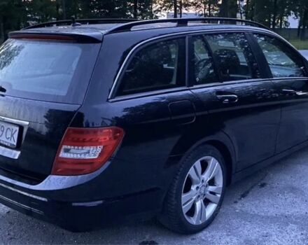 Чорний Мерседес 220, об'ємом двигуна 2.2 л та пробігом 310 тис. км за 9500 $, фото 3 на Automoto.ua