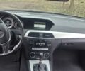 Черный Мерседес 220, объемом двигателя 2.1 л и пробегом 264 тыс. км за 12700 $, фото 1 на Automoto.ua