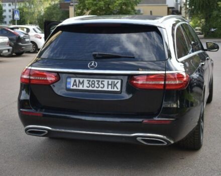 Черный Мерседес 220, объемом двигателя 2 л и пробегом 220 тыс. км за 21500 $, фото 6 на Automoto.ua