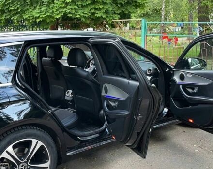 Черный Мерседес 220, объемом двигателя 2 л и пробегом 220 тыс. км за 21500 $, фото 10 на Automoto.ua