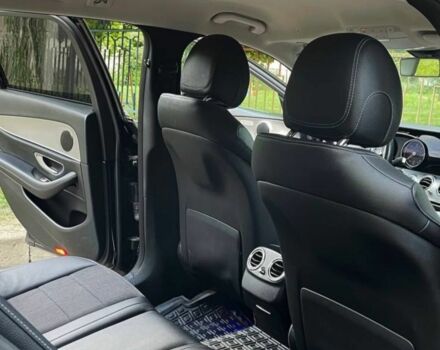 Черный Мерседес 220, объемом двигателя 2 л и пробегом 220 тыс. км за 21500 $, фото 15 на Automoto.ua