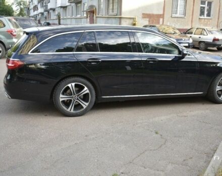 Черный Мерседес 220, объемом двигателя 2 л и пробегом 220 тыс. км за 21500 $, фото 5 на Automoto.ua