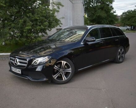 Черный Мерседес 220, объемом двигателя 2 л и пробегом 220 тыс. км за 21500 $, фото 9 на Automoto.ua