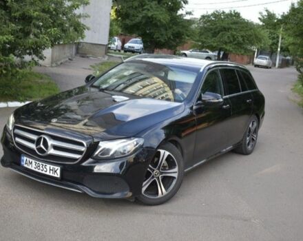 Черный Мерседес 220, объемом двигателя 2 л и пробегом 220 тыс. км за 21500 $, фото 7 на Automoto.ua