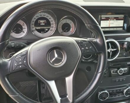 Черный Мерседес 220, объемом двигателя 2.1 л и пробегом 166 тыс. км за 19000 $, фото 8 на Automoto.ua