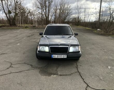 Чорний Мерседес 220, об'ємом двигуна 2.2 л та пробігом 399 тис. км за 3200 $, фото 1 на Automoto.ua
