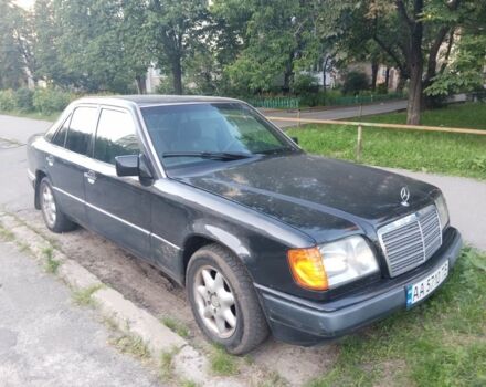 Чорний Мерседес 220, об'ємом двигуна 2.2 л та пробігом 460 тис. км за 2100 $, фото 1 на Automoto.ua