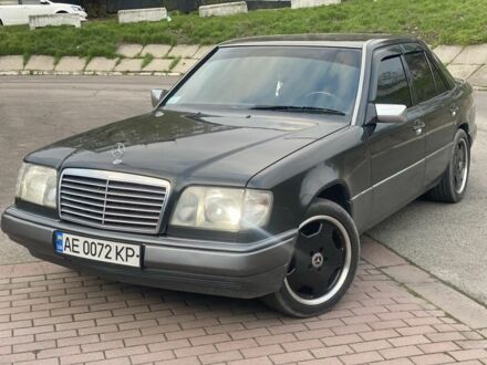 Мерседес 220 1994 в Днепре (Днепропетровске) на Automoto.ua Черный Мерседес 220, объемом двигателя 2.2 л и пробегом 394 тыс. км за 6600 $, фото 1 на Automoto.ua