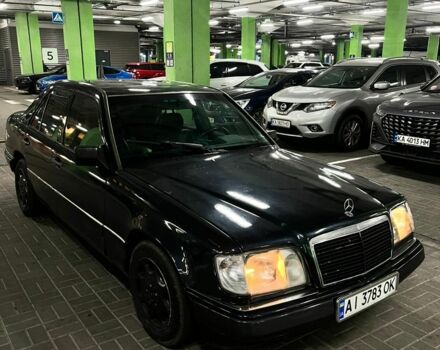 Чорний Мерседес 220, об'ємом двигуна 2.2 л та пробігом 200 тис. км за 2800 $, фото 1 на Automoto.ua