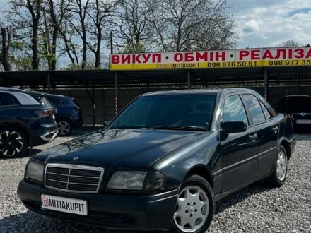 Мерседес 220 1995 в Кривом Роге на Automoto.ua Черный Мерседес 220, объемом двигателя 0 л и пробегом 397 тыс. км за 2800 $, фото 1 на Automoto.ua