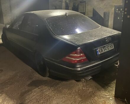 Чорний Мерседес 220, об'ємом двигуна 4.3 л та пробігом 386 тис. км за 2300 $, фото 1 на Automoto.ua