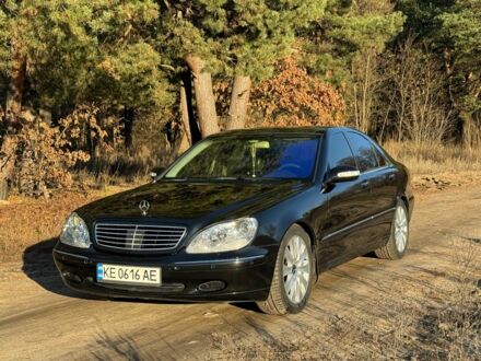 Чорний Мерседес 220, об'ємом двигуна 3.2 л та пробігом 325 тис. км за 7500 $, фото 1 на Automoto.ua