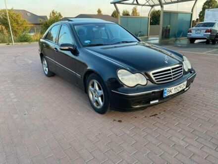 Черный Мерседес 220, объемом двигателя 2.1 л и пробегом 30 тыс. км за 3800 $, фото 1 на Automoto.ua