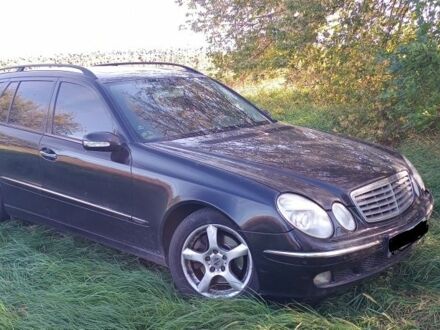 Мерседес 220 2003 в Черкассах на Automoto.ua Черный Мерседес 220, объемом двигателя 2 л и пробегом 332 тыс. км за 3300 $, фото 1 на Automoto.ua