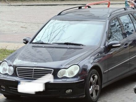 Чорний Мерседес 220, об'ємом двигуна 2 л та пробігом 230 тис. км за 3000 $, фото 1 на Automoto.ua