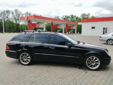 Черный Мерседес 220, объемом двигателя 2.1 л и пробегом 320 тыс. км за 5990 $, фото 1 на Automoto.ua