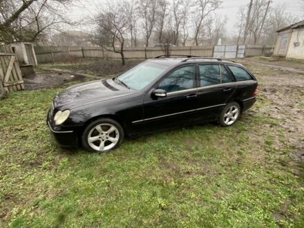 Черный Мерседес 220, объемом двигателя 2.2 л и пробегом 403 тыс. км за 2603 $, фото 1 на Automoto.ua