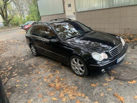 Чорний Мерседес 220, об'ємом двигуна 2.1 л та пробігом 350 тис. км за 6800 $, фото 1 на Automoto.ua