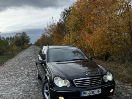 Мерседес 220 2006 в Березно на Automoto.ua Черный Мерседес 220, объемом двигателя 2.1 л и пробегом 321 тыс. км за 6200 $, фото 1 на Automoto.ua