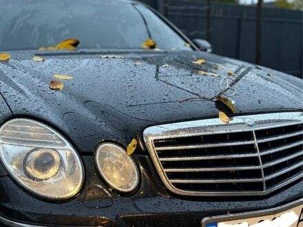 Чорний Мерседес 220, об'ємом двигуна 2.2 л та пробігом 400 тис. км за 7500 $, фото 1 на Automoto.ua