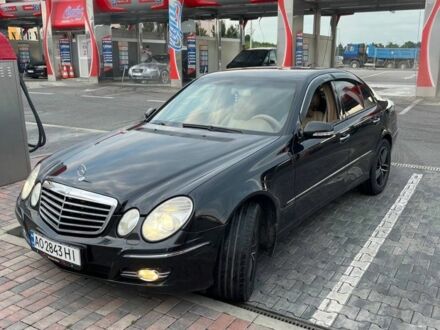 Черный Мерседес 220, объемом двигателя 2.1 л и пробегом 300 тыс. км за 7500 $, фото 1 на Automoto.ua