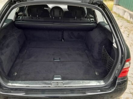 Чорний Мерседес 220, об'ємом двигуна 2.1 л та пробігом 310 тис. км за 7800 $, фото 1 на Automoto.ua