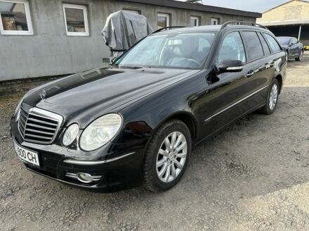 Черный Мерседес 220, объемом двигателя 2.1 л и пробегом 396 тыс. км за 8500 $, фото 1 на Automoto.ua