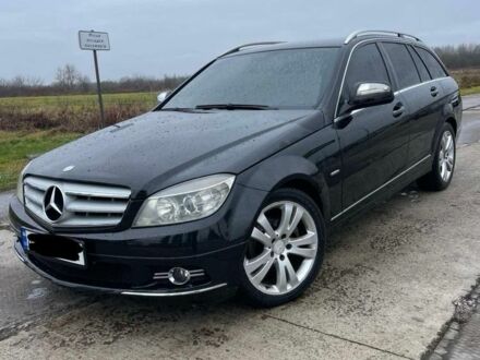 Черный Мерседес 220, объемом двигателя 0 л и пробегом 280 тыс. км за 7799 $, фото 1 на Automoto.ua