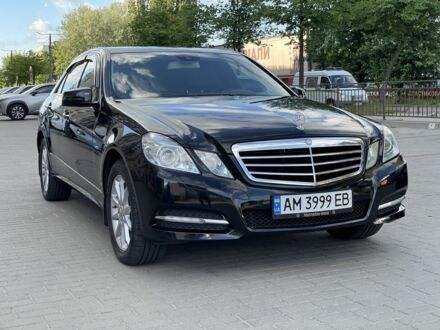 Черный Мерседес 220, объемом двигателя 2.1 л и пробегом 248 тыс. км за 12700 $, фото 1 на Automoto.ua