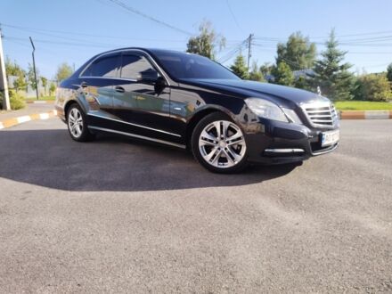Чорний Мерседес 220, об'ємом двигуна 2.1 л та пробігом 358 тис. км за 10800 $, фото 1 на Automoto.ua