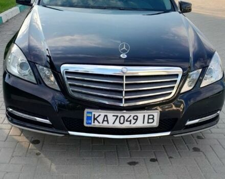 Черный Мерседес 220, объемом двигателя 2.1 л и пробегом 3 тыс. км за 10000 $, фото 1 на Automoto.ua