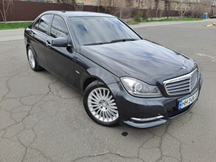 Мерседес 220 2012 в Одессе на Automoto.ua Черный Мерседес 220, объемом двигателя 2.1 л и пробегом 190 тыс. км за 11900 $, фото 1 на Automoto.ua